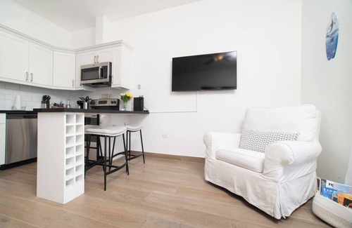 West Bay Wohnung | Sea Mist 308 Stunning views of North Sound in West Bay close to attractions.