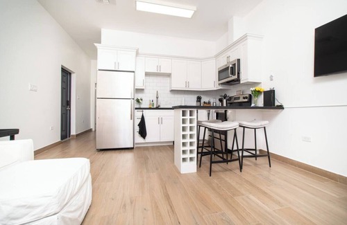 West Bay Wohnung | Sea Mist 308 Stunning views of North Sound in West Bay close to attractions.