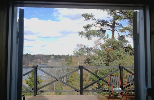 Tyreso O Haus | Häuschen mit Meerblick hoch oben in den Bäumen