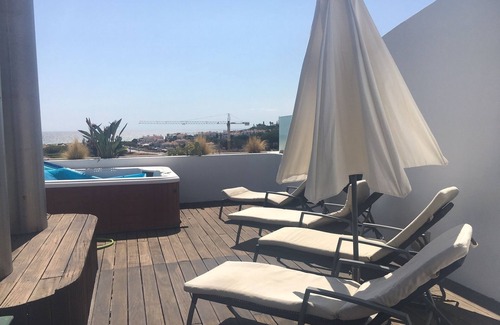 Vale do Garrao Wohnung | Atemberaubende Maisonette-Wohnung mit zwei Betten, nur wenige Minuten vom Strand entfernt.