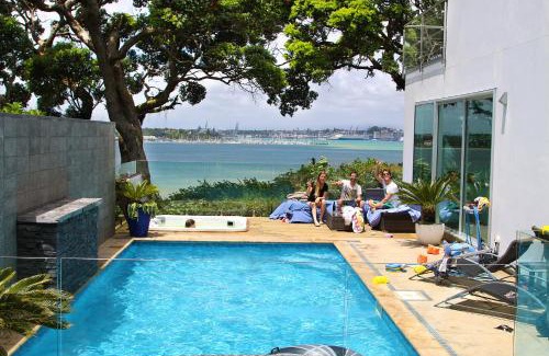 Northcote Haus | Sea view guest house