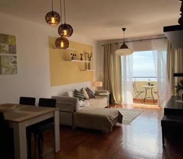 Canico Wohnung | Sea view T2 Relax Apartment with parking by MadeiraBest4you