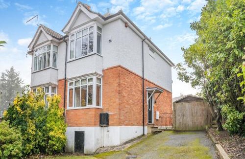 Poole Haus | Sea Whispers Cottage