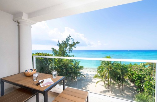 Seven Mile Beach Eigentumswohnung | SeaBreeze #8: Luxe Condo on 7 Mile Beach w/Pool, Jacuzzi + Backyard Snorkeling