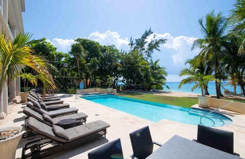 Seven Mile Beach Eigentumswohnung | SeaBreeze #8: Luxe Condo on 7 Mile Beach w/Pool, Jacuzzi + Backyard Snorkeling