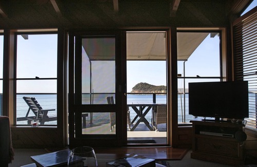 Pearl Beach Wohnung | 'Seabreeze' a unique Waterfront/Beachside property