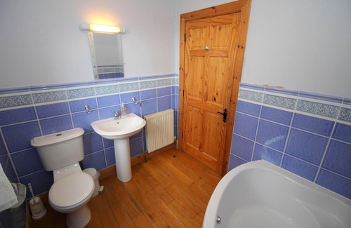 Rathmullan Haus | Seabreeze Cottage mit direktem Zugang zum Sandstrand von diesem Cottage aus Garten