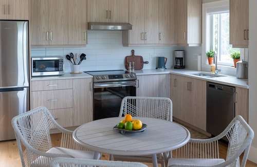 Regional District of Nanaimo Haus | Seabreeze Haus Lantzville (Entire Guest-Suite)