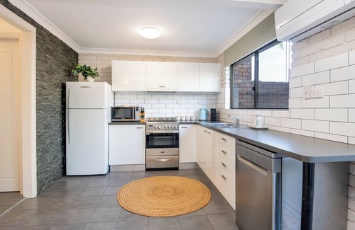 Woolgoolga Haus | Seadream on Nelson. New Listing. pet Friendly , 300m Stroll to Beach and Cafes