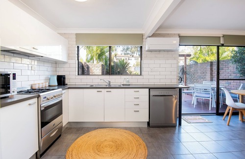 Woolgoolga Haus | Seadream on Nelson. New Listing. pet Friendly , 300m Stroll to Beach and Cafes