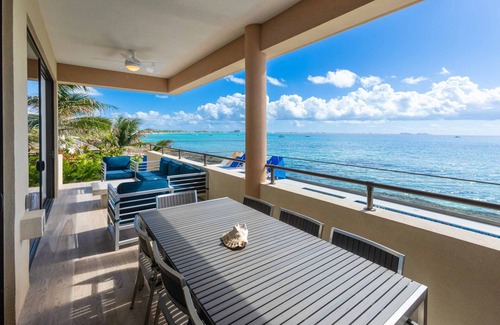 Northwest Point Eigentumswohnung | SeaDreams #1: Newly Built Oceanfront Condos w/Rooftop Lounge + Pool & Heated Spa