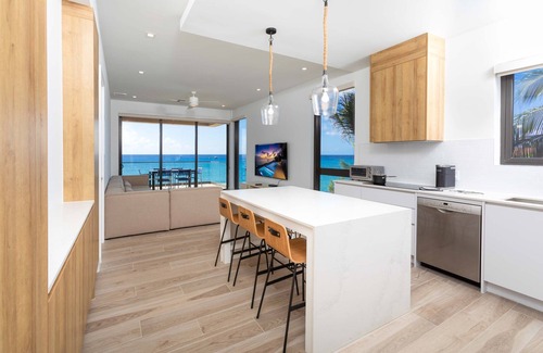 Northwest Point Eigentumswohnung | SeaDreams #4: New West Bay Beach Condos w/ Oceanfront Pool, Heated Spa + Rooftop Lounge