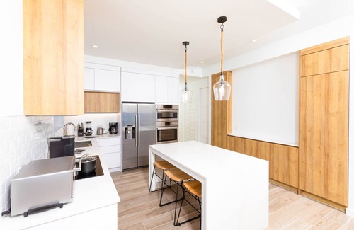 Northwest Point Eigentumswohnung | SeaDreams #4: New West Bay Beach Condos w/ Oceanfront Pool, Heated Spa + Rooftop Lounge