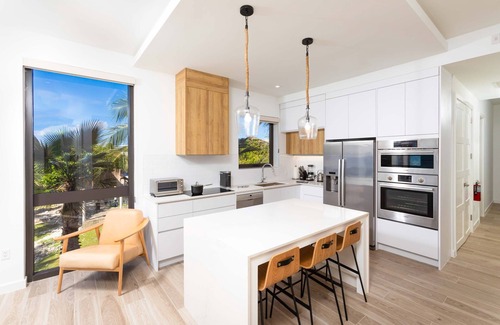 Northwest Point Eigentumswohnung | SeaDreams #4: New West Bay Beach Condos w/ Oceanfront Pool, Heated Spa + Rooftop Lounge