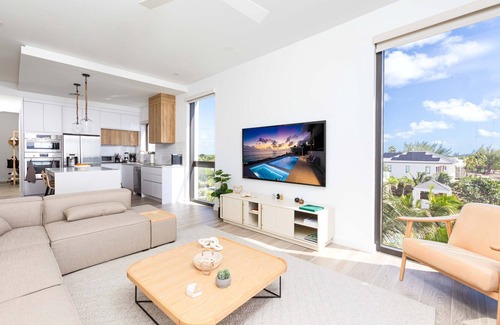 Northwest Point Eigentumswohnung | SeaDreams #5: Elevated Oceanfront Views w/Access to Rooftop Lounge, Pool + Heated Spa