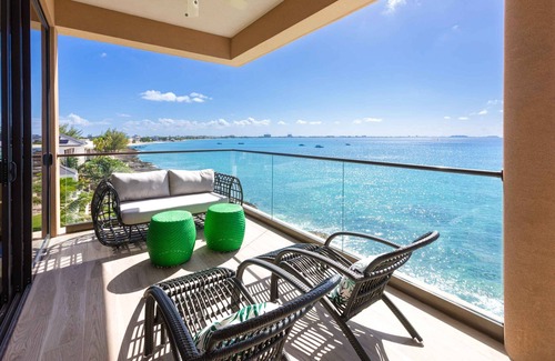 Northwest Point Eigentumswohnung | SeaDreams #5: Elevated Oceanfront Views w/Access to Rooftop Lounge, Pool + Heated Spa