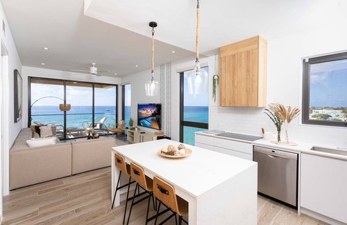 Northwest Point Eigentumswohnung | SeaDreams #8: Oceanfront Condos Near West Bay Beach w/ Jacuzzi, Pool + Rooftop Lounge