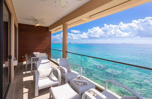 Northwest Point Eigentumswohnung | SeaDreams #8: Oceanfront Condos Near West Bay Beach w/ Jacuzzi, Pool + Rooftop Lounge