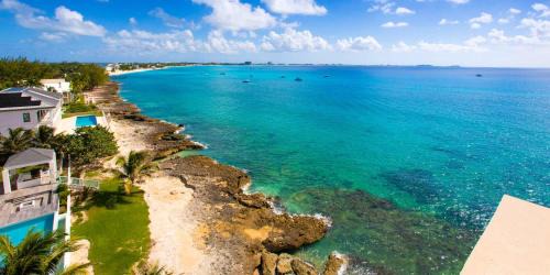 Northwest Point Wohnung | SeaDreams Boutique Oceanfront Condos by Grand Cayman Villas & Condos