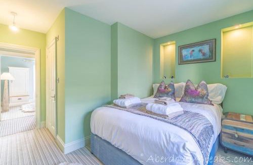 Aberdovey Haus | Seafront House