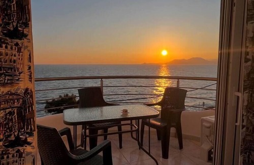 Avlakia Wohnung | Seafront studio with terrace