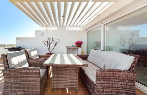 Fuseta Wohnung | Seagull House - Ocean View Retreat with Pool