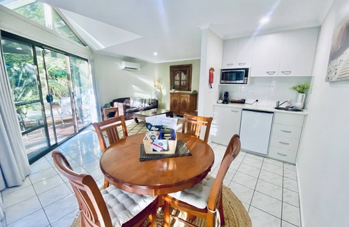 Coffs Harbour Kabine | Seaheaven @ Aanuka Resort Spa Bure with Pool - Tennis - Walk to Beach