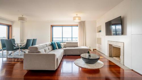 Povoa De Varzim Wohnung | Seaside 3BR Flat in Póvoa by LovelyStay