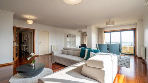 Povoa De Varzim Wohnung | Seaside 3BR Flat in Póvoa by LovelyStay