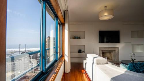Povoa De Varzim Wohnung | Seaside 3BR Flat in Póvoa by LovelyStay