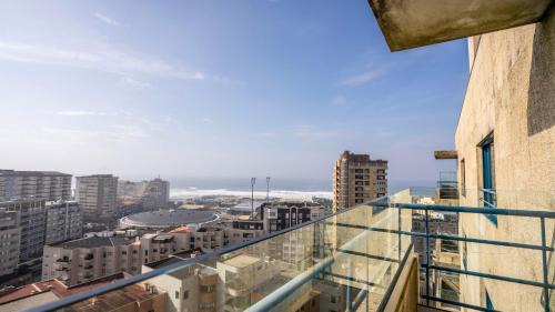 Povoa De Varzim Wohnung | Seaside 3BR Flat in Póvoa by LovelyStay
