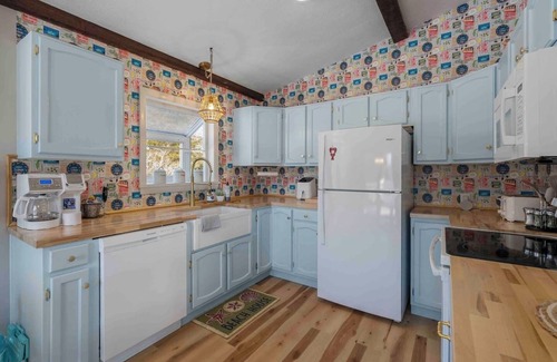 Jamestown Haus | Seaside charm meets modern comfort at the Nautical Nest!