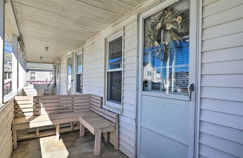 Salisbury Beach Wohnung | Seaside Escape with Porch and Direct Beach Access