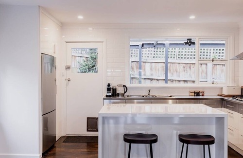 Taroona Haus | Seaside home with nearby beach access