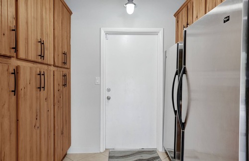 Riverland Village Haus | Seaside Retreat. Heated Pool/BBQ. Tiki Bar