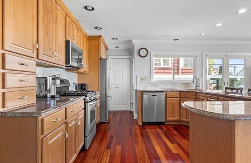 Branford Haus | Seaside Serenity: 4BR Waterfront Gem in Branford – 5-Star Rated!