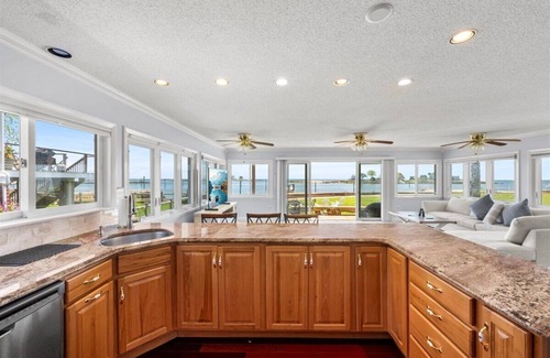 Branford Haus | Seaside Serenity: 4BR Waterfront Gem in Branford – 5-Star Rated!