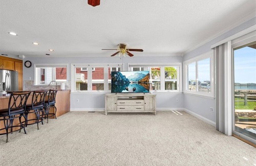 Branford Haus | Seaside Serenity: 4BR Waterfront Gem in Branford – 5-Star Rated!