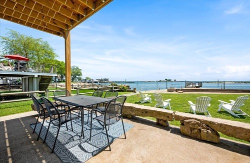 Branford Haus | Seaside Serenity: 4BR Waterfront Gem in Branford – 5-Star Rated!