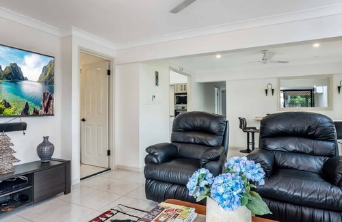 Wynnum Haus | Seaside Serenity at Plumeria Place