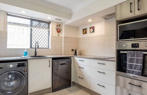 Wynnum Haus | Seaside Serenity at Plumeria Place