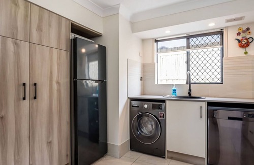 Wynnum Haus | Seaside Serenity at Plumeria Place