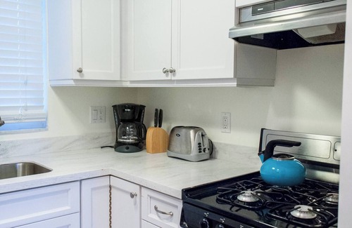 Jog Road Eigentumswohnung | Seaside Serenity: Chic 1-Bed/2-Bath on A1A