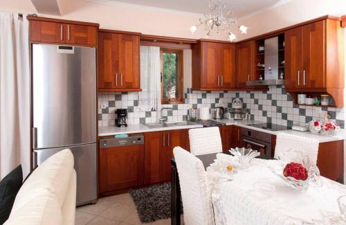 Lefktron Wohnung | Seaside Serenity - Stylish Seaview Home