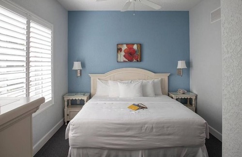 Ormond Beach Hotel | Seaside Stay Near Fishing, Shopping, Mini Golf, Dining, and Daytona Excitement