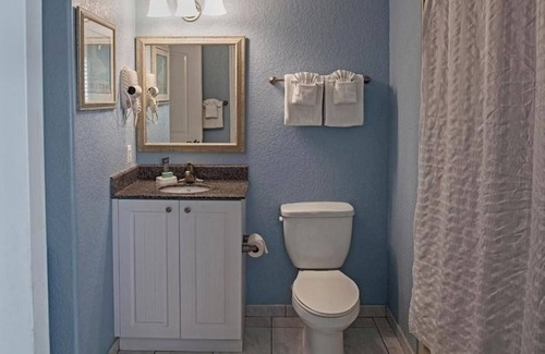 Ormond Beach Hotel | Seaside Stay Near Fishing, Shopping, Mini Golf, Dining, and Daytona Excitement