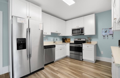 Cape Charles Haus | Seaside - Traditional duplex in historic downtown!