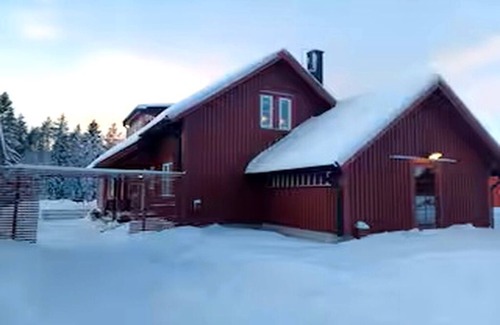Umea Municipality Haus | Seaside villa in Umeå with wood-fired sauna perfect for families and companies