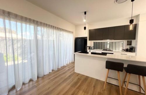 Shellharbour Haus | Seaside Village Retreat