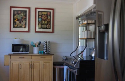Seaview Haus | Seaview Beach Bungalow 3rd Night Free